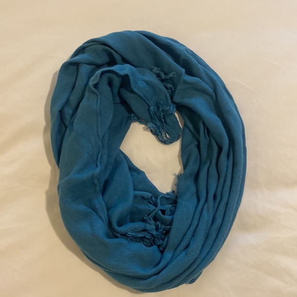 Flowing Scarf - Picture 4 of 5